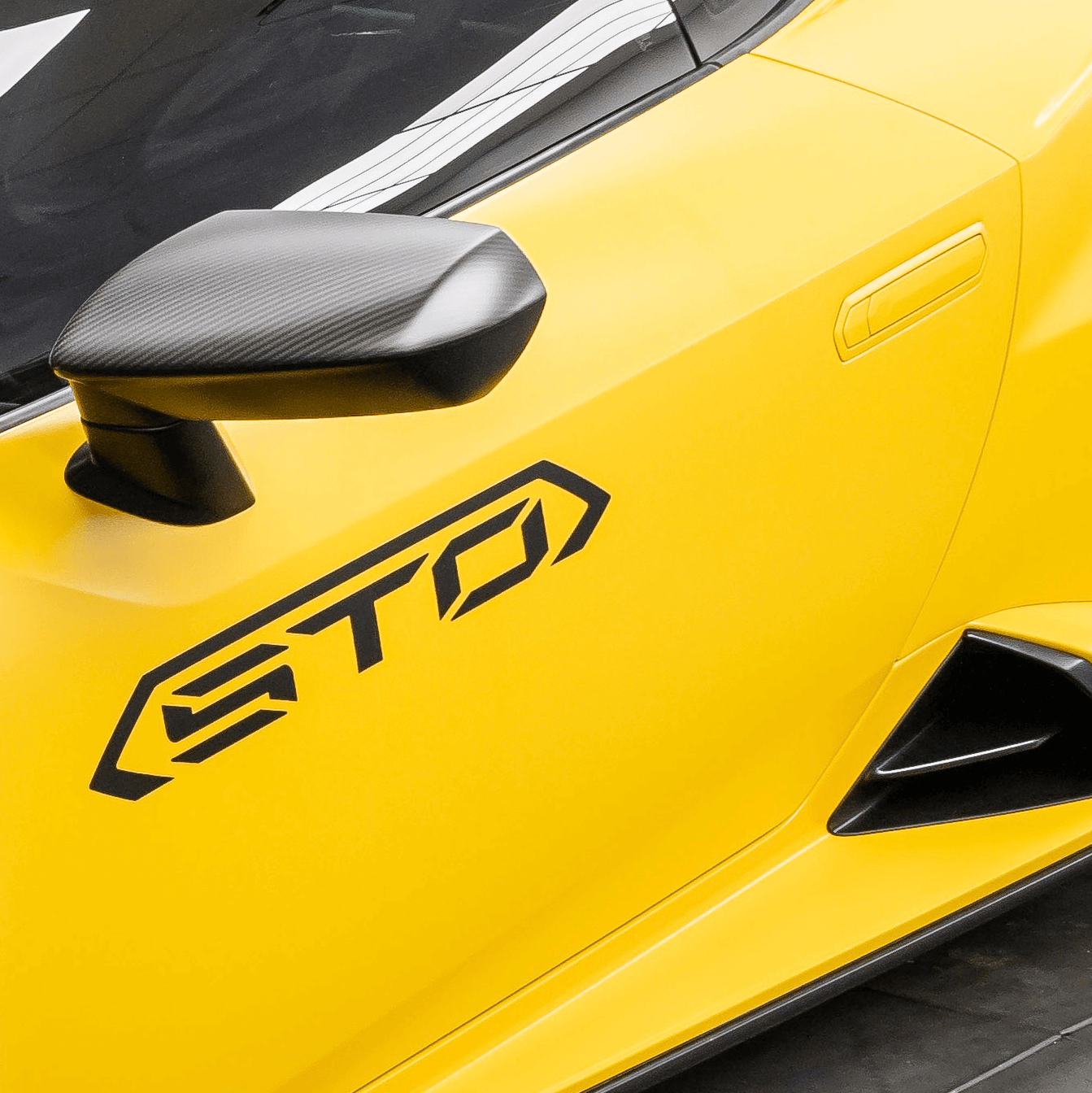 Huracan STO Style Door Decals (x2) - TDD0634- DRIVEN - 1