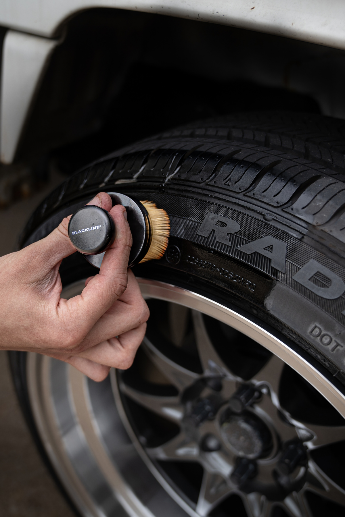 BLACKLINE® TIRE SHINE APPLICATOR BRUSH - BLTAB-  DRIVEN - 4