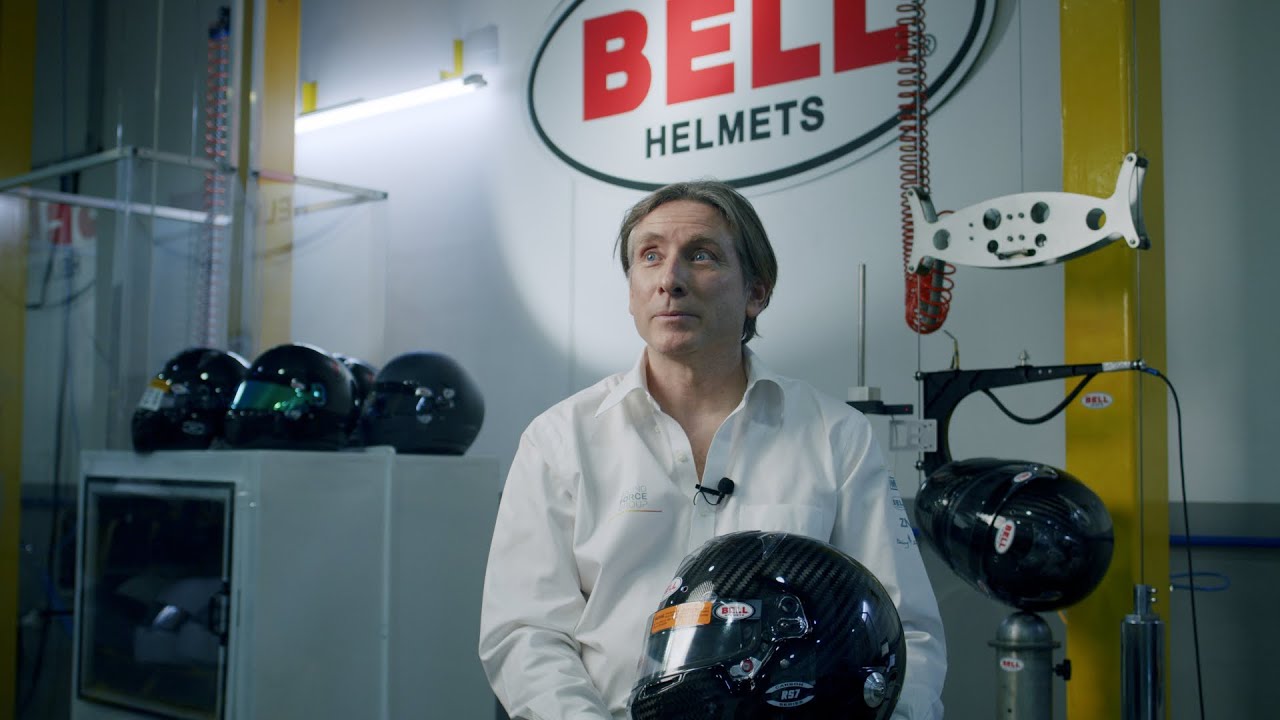 Load video: The SmartLock™ visor locking system of Bell Racing explained by our Chief Technical Officer