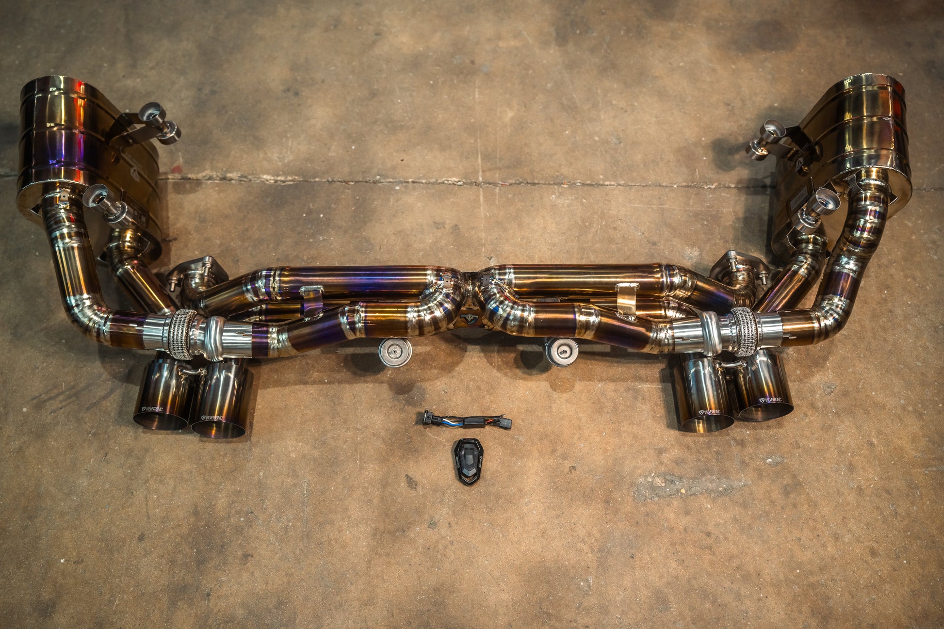 Valvetronic Valved Sport Exhaust System for Porsche 911 Carrera / S / GTS (991.1) - POR.991.CAR.VSES.AG-POR.991.CAR.VSES.TI-POR.991.CAR.VSES.FFH.AG-POR.991.CAR.VSES.FFH.TI-  DRIVEN - 24