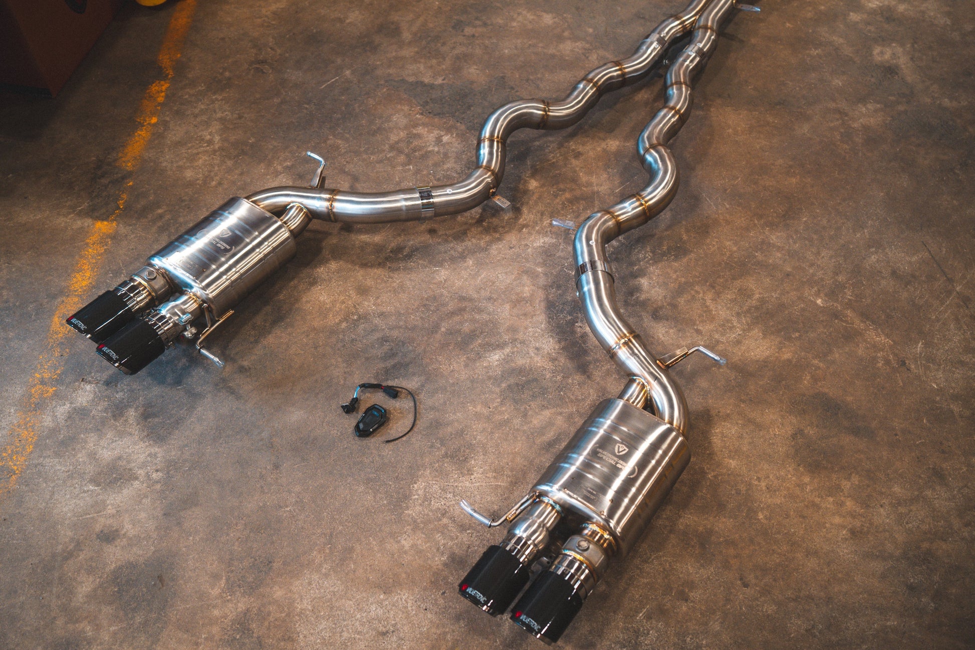 BMW F10 M5 / F06 M6 Valved Sport Exhaust System - BMW.F10.M5.VSES.BR.BRSH-BMW.F10.M5.VSES.BR.BRT-BMW.F10.M5.VSES.BR.BLK-BMW.F10.M5.VSES.BR.RC-BMW.F10.M5.VSES.BR.FC-  DRIVEN - 3