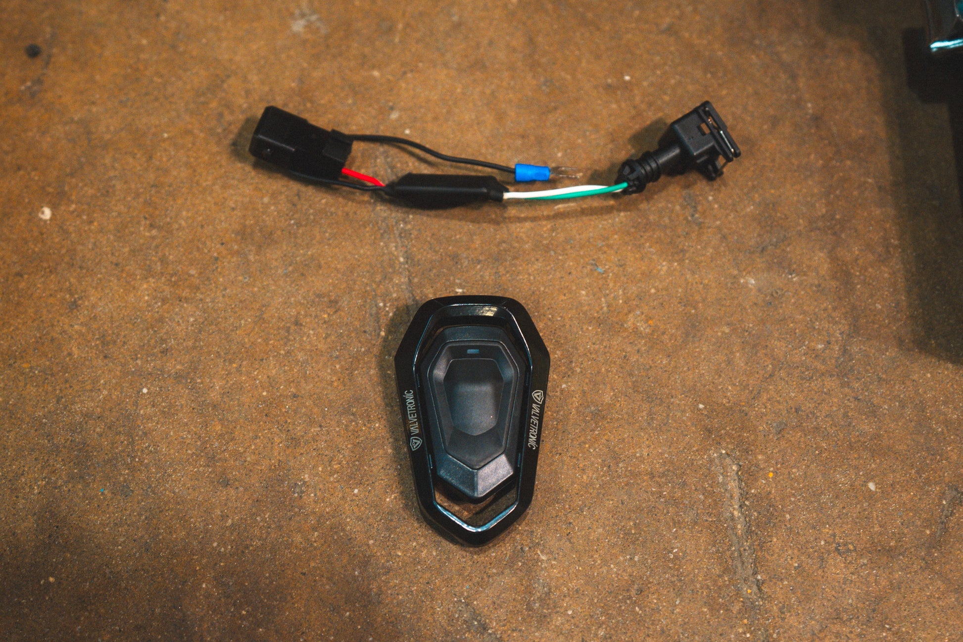 Valvetronic Valved Sport Exhaust System for Porsche 911 Carrera / S / GTS (991.1) - POR.991.CAR.VSES.AG-POR.991.CAR.VSES.TI-POR.991.CAR.VSES.FFH.AG-POR.991.CAR.VSES.FFH.TI-  DRIVEN - 12