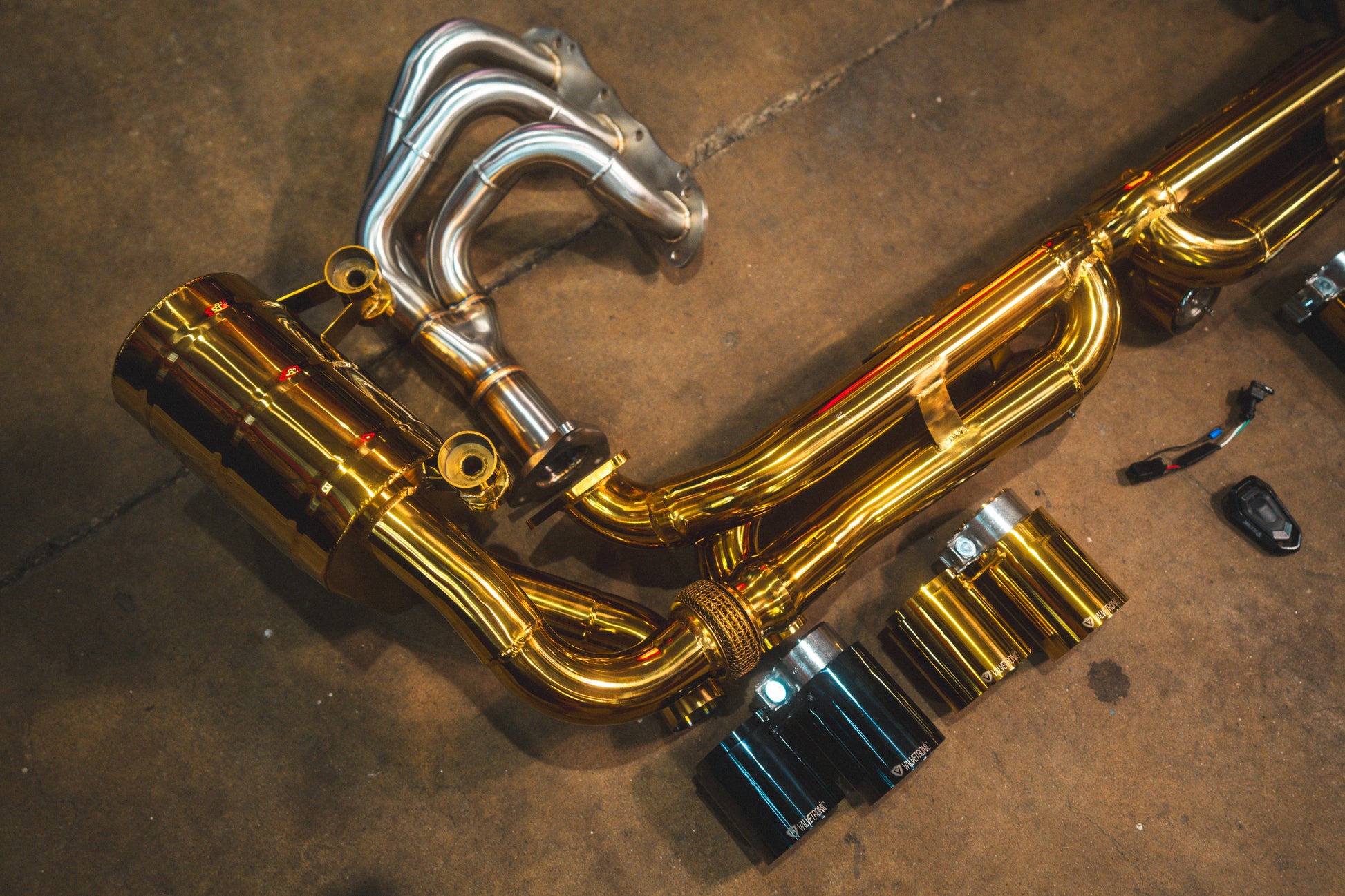 Valvetronic Valved Sport Exhaust System for Porsche 911 Carrera / S / GTS (991.1) - POR.991.CAR.VSES.AG-POR.991.CAR.VSES.TI-POR.991.CAR.VSES.FFH.AG-POR.991.CAR.VSES.FFH.TI-  DRIVEN - 8