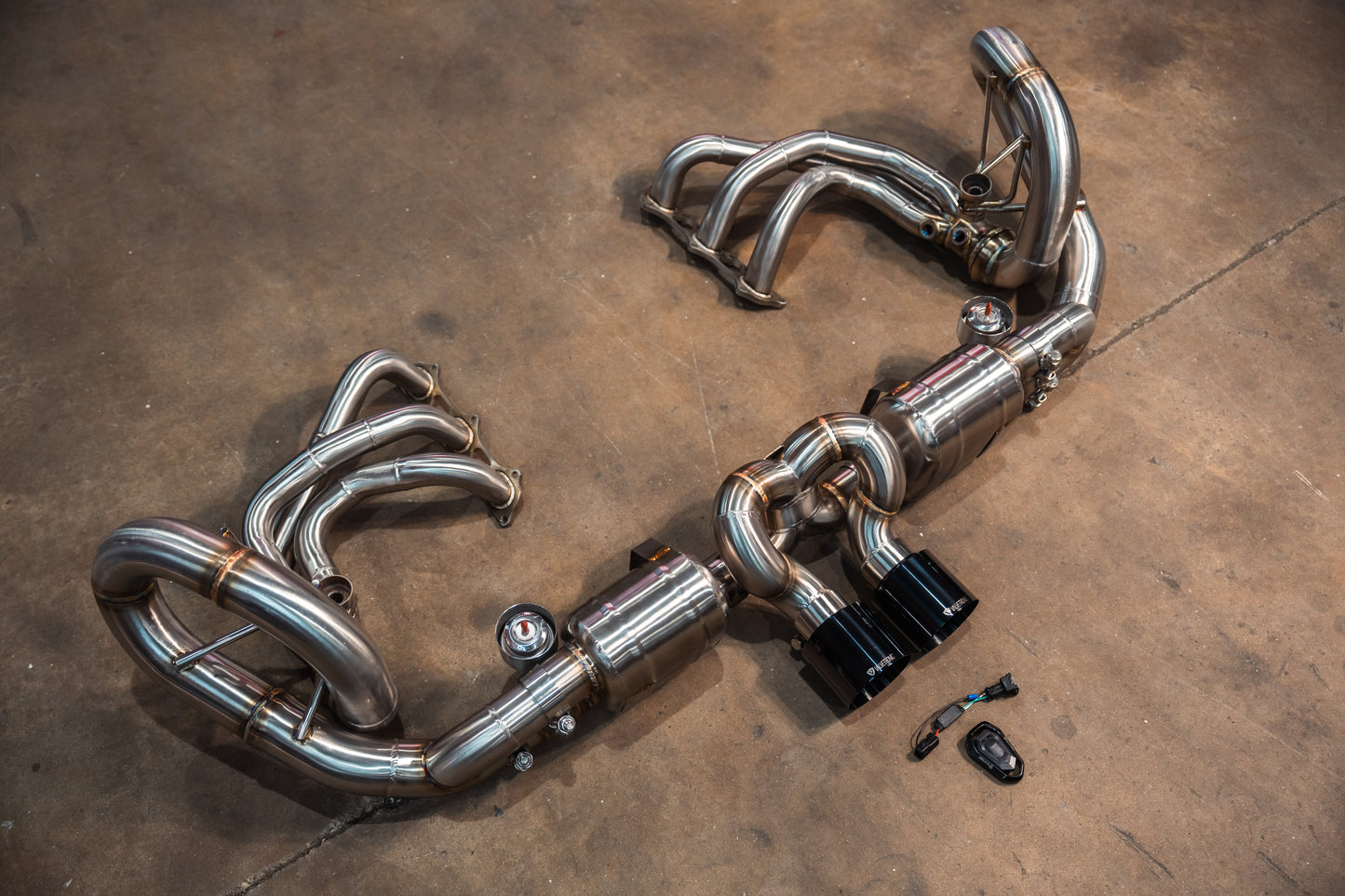 Valvetronic Valved Sport Exhaust System for Porsche GT3/RS 991.1 / 991.2 - POR.991.GT3.VSES.BR-POR.991.GT3.VSES.TI-POR.991.GT3.VSES.FFH.BR-POR.991.GT3.VSES.FFH.TI-  DRIVEN - 3