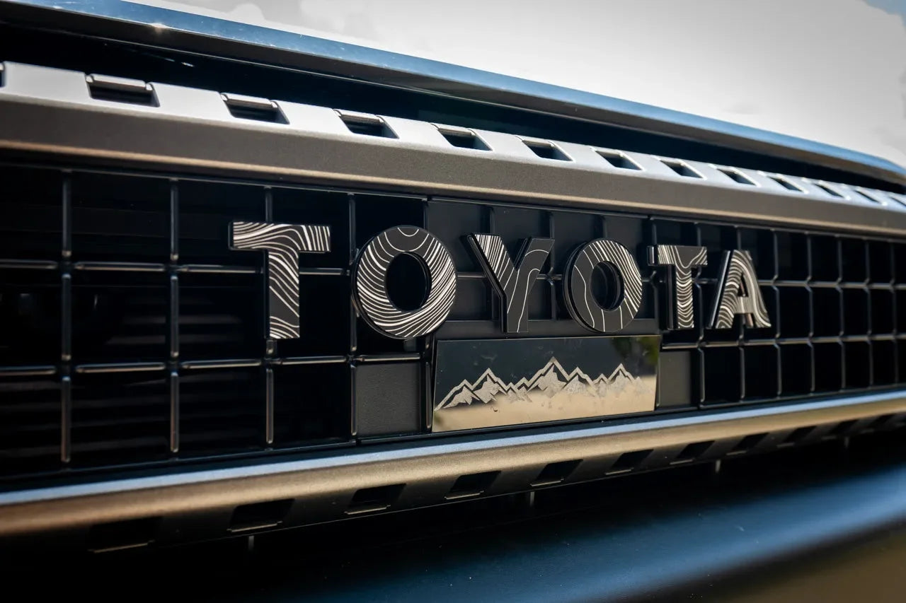 "TOYOTA" Topo Front Grille Emblem Kit - 2024+ Land Cruiser  / 07-14 FJ Cruiser - 24LC250-FG-TOYOTA-TPWH-24LC250-FG-TOYOTA-TPHB-24LC250-FG-TOYOTA-TPVB-24LC250-FG-TOYOTA-TPAG-24LC250-FG-TOYOTA-TPSO-  DRIVEN - 4