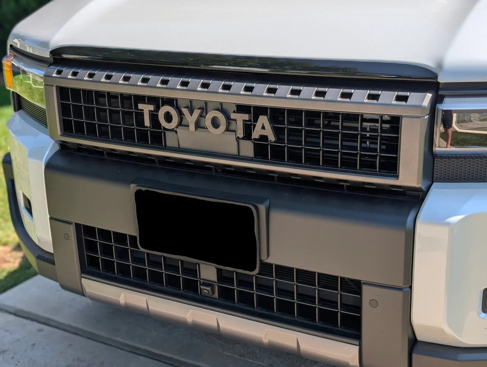 TOYOTA Front Grille Emblem Kit - 2024+ Land Cruiser / 07-14 FJ Cruiser - 24LC250-FG-TOYOTA-WH-24LC250-FG-TOYOTA-GB-24LC250-FG-TOYOTA-MB-24LC250-FG-TOYOTA-BL-24LC250-FG-TOYOTA-GR-  DRIVEN - 6